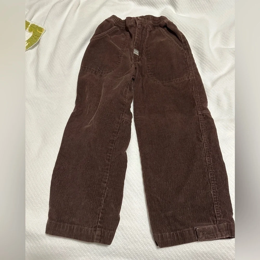 Boys brown corduroy pants. Velcro bottom, zip fly, with elastic waist. Size 6/7.